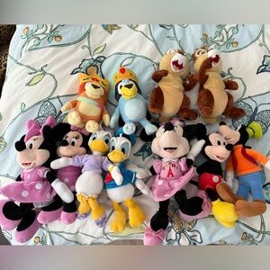 Disney characters - stuffed animals 11 in total. Excellent condition.